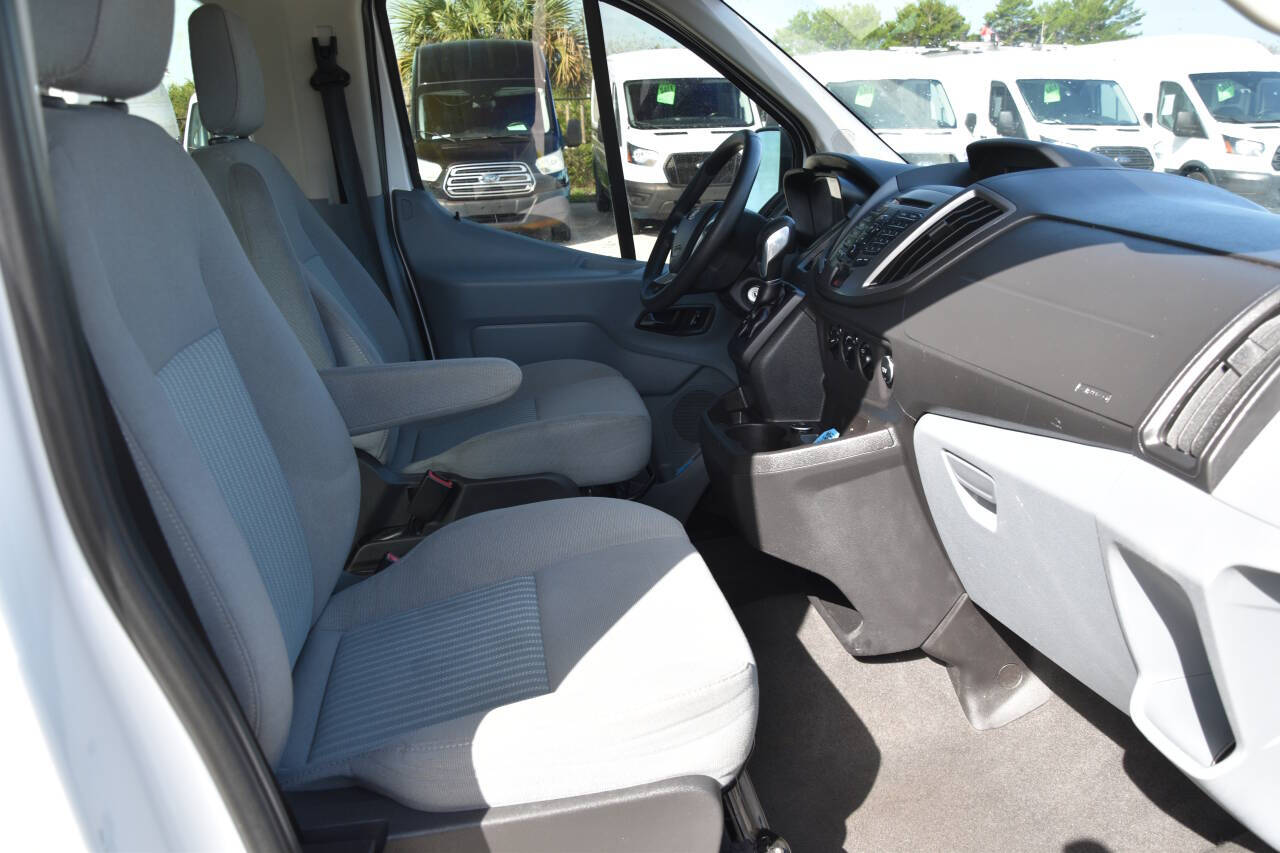 Vehicle image 10 of 15