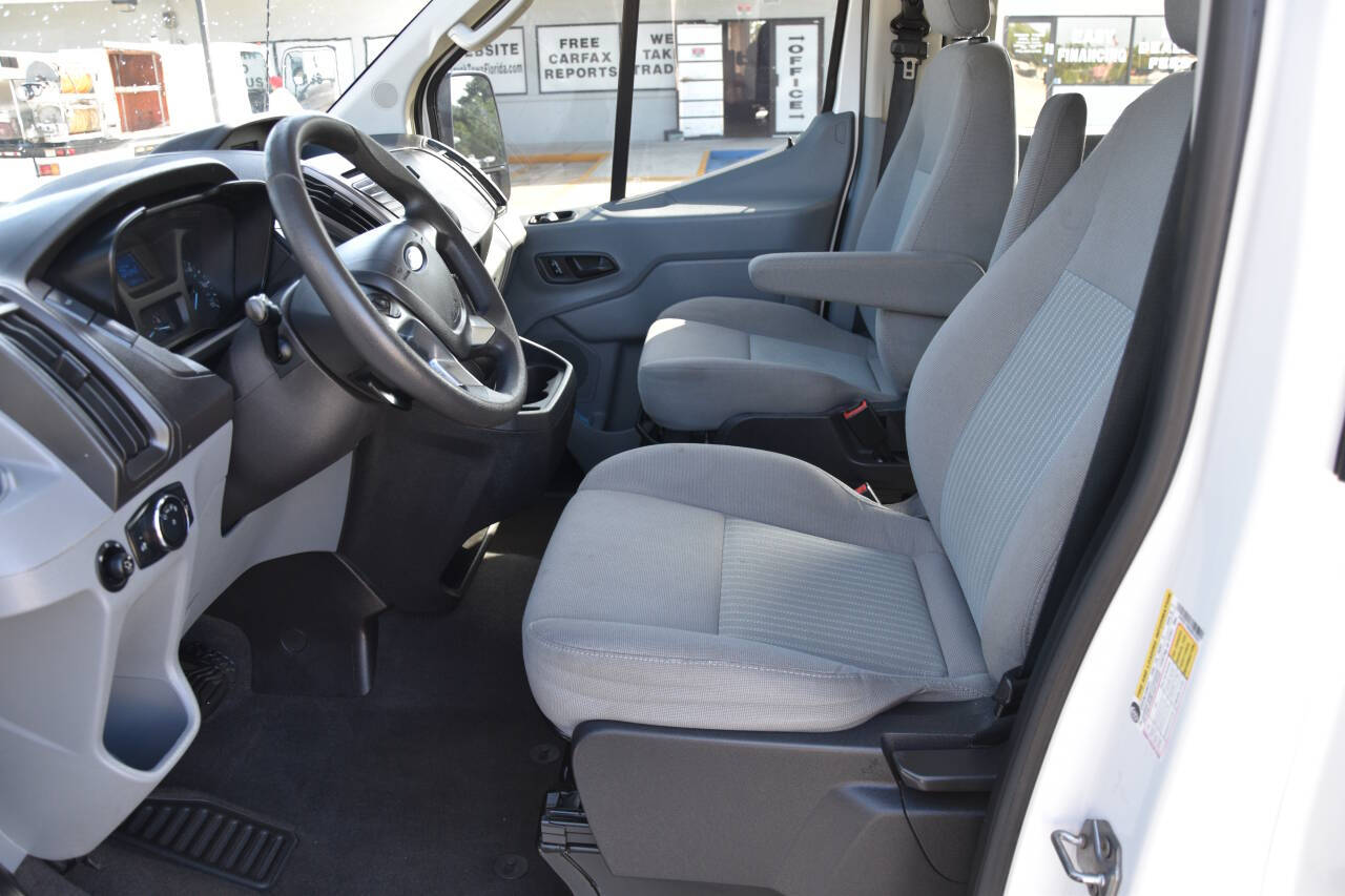 Vehicle image 9 of 15