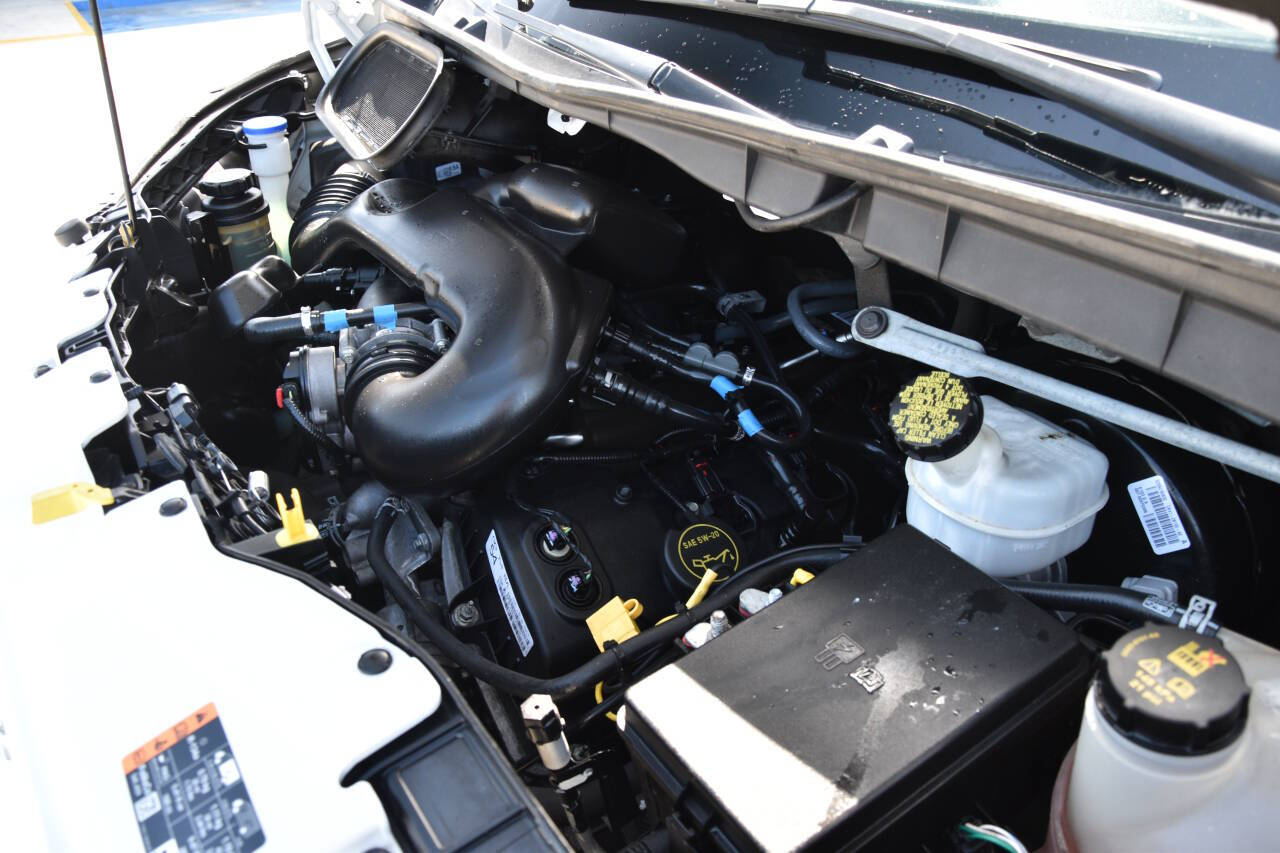 Vehicle image 14 of 15
