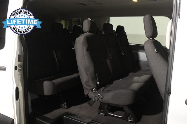 Vehicle image 19 of 22