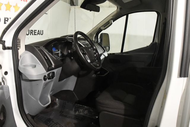 Vehicle image 18 of 22