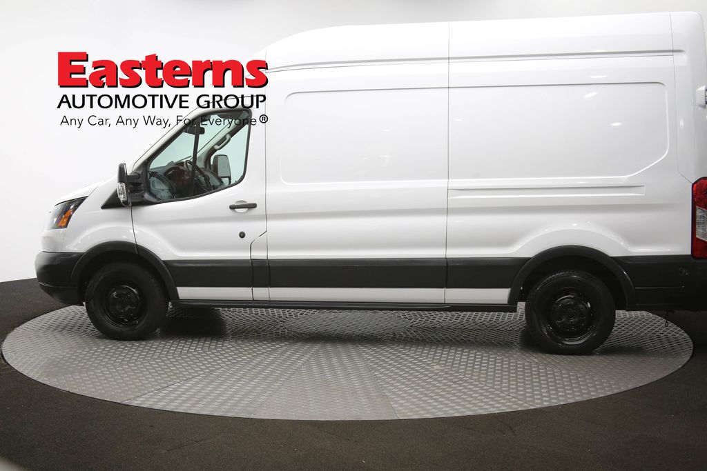 Vehicle image 32 of 96