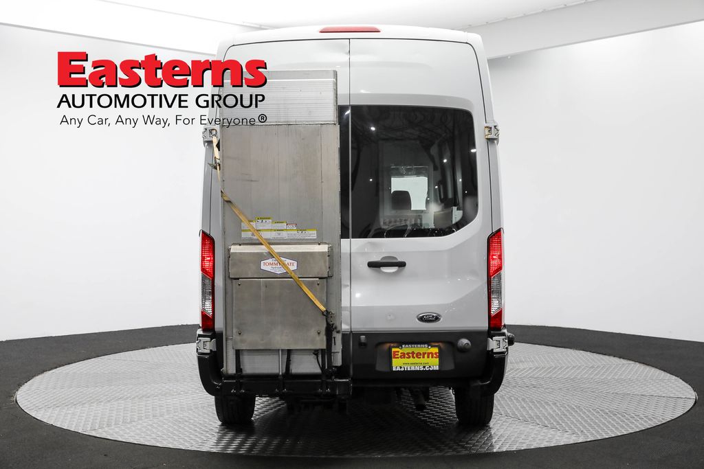 Vehicle image 33 of 96