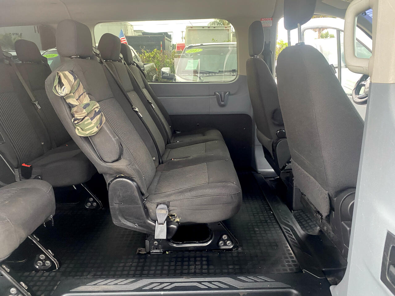 Vehicle image 14 of 16
