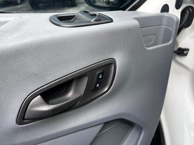 Vehicle image 10 of 16