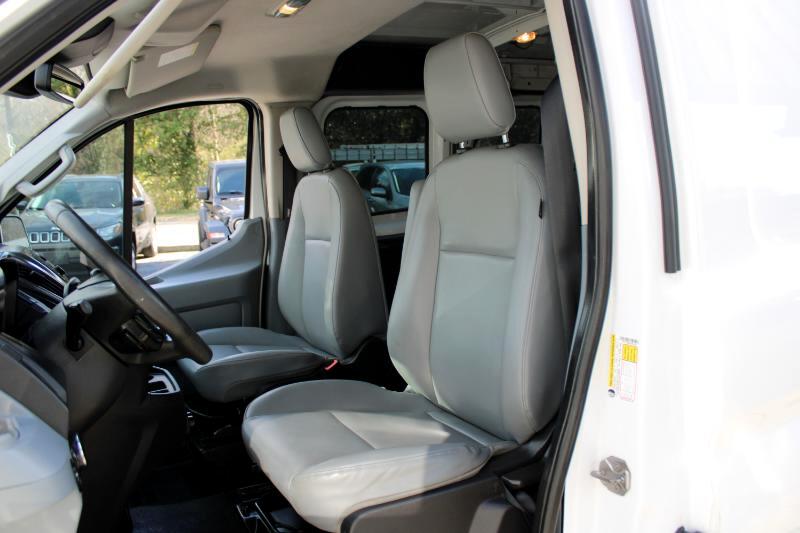 Vehicle image 14 of 31