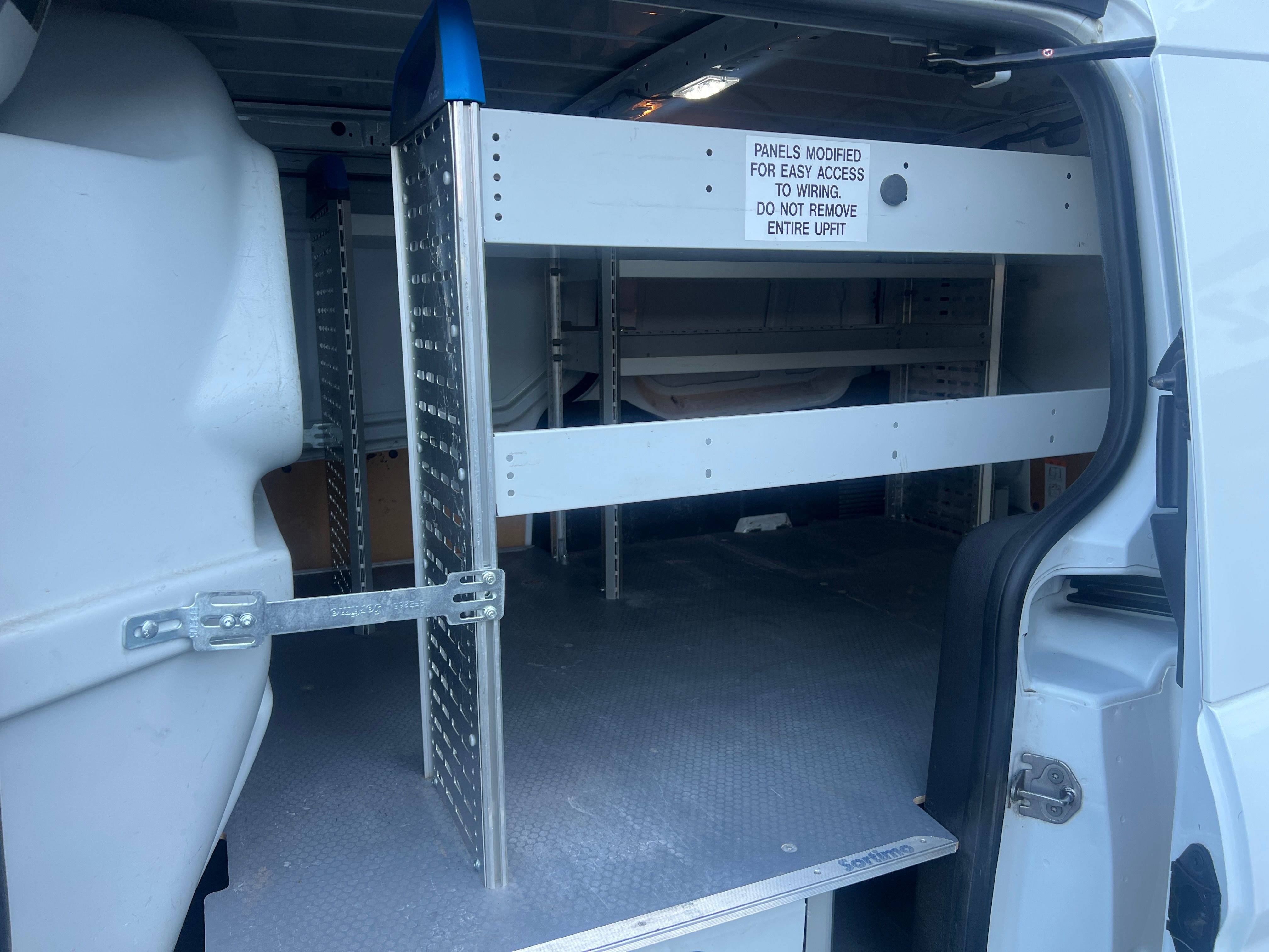 Vehicle image 17 of 25