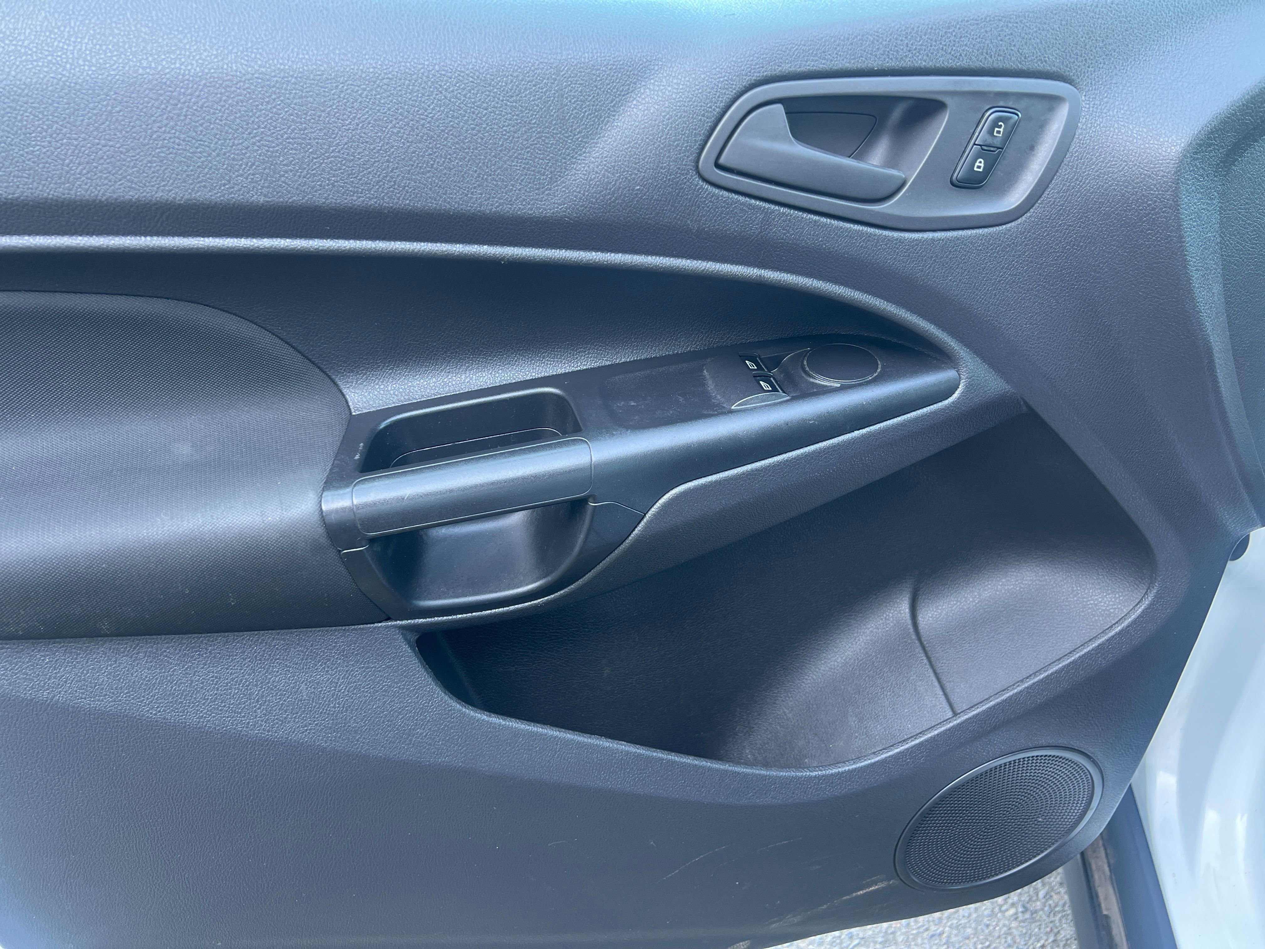 Vehicle image 13 of 25