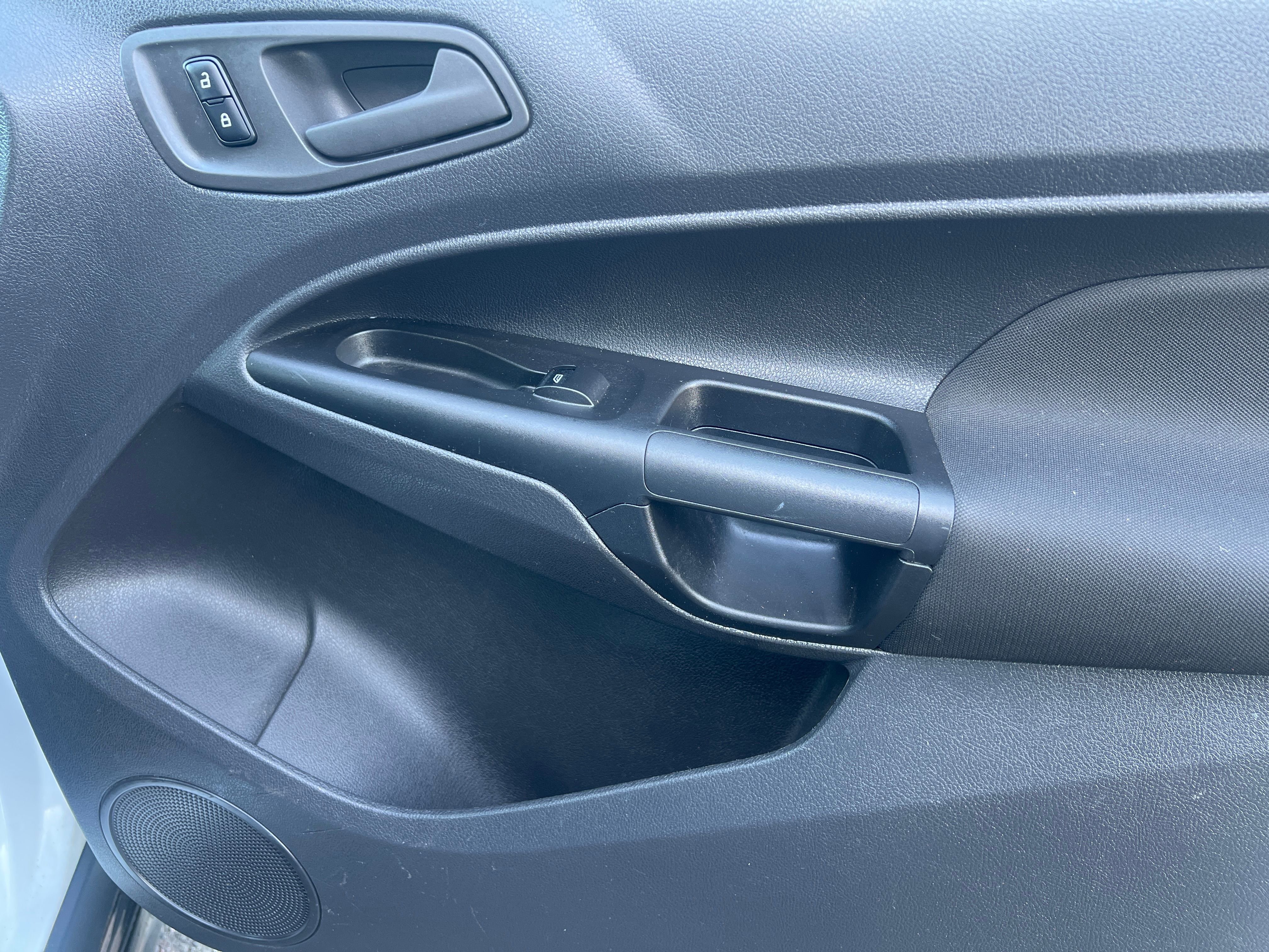 Vehicle image 10 of 25
