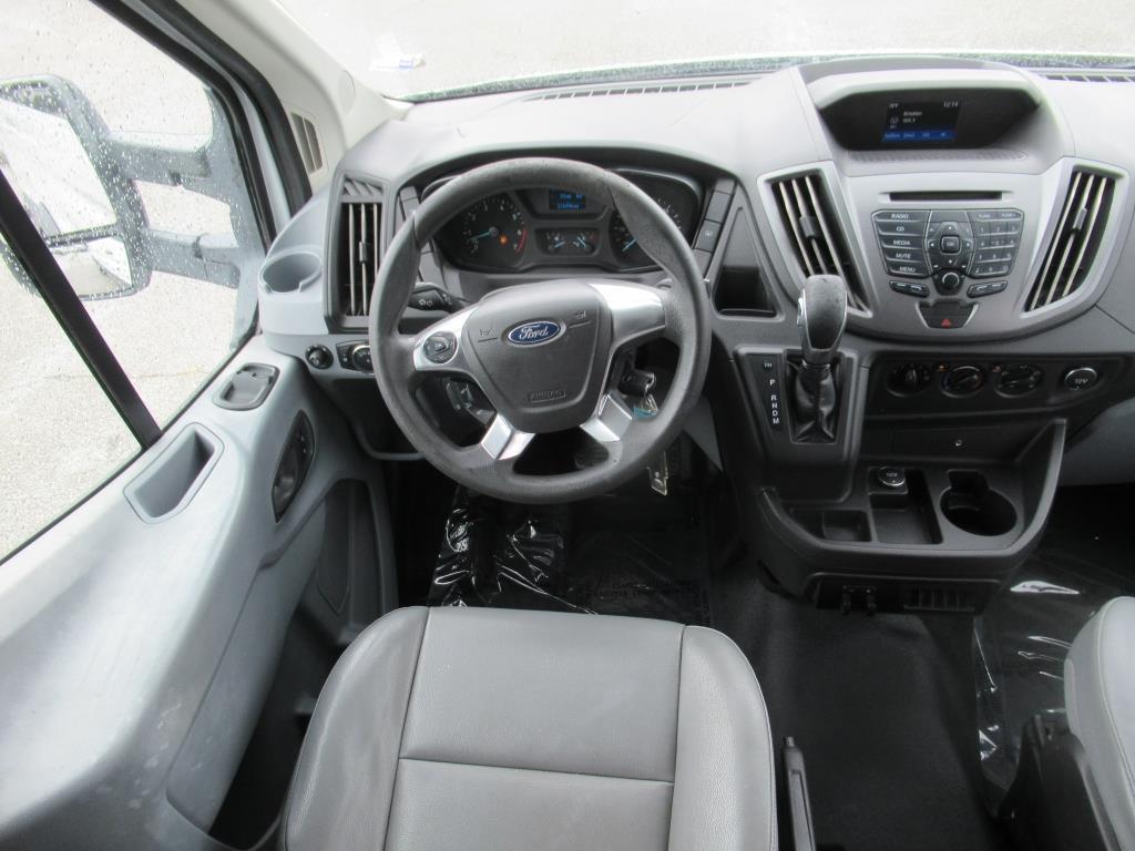 Vehicle image 13 of 29