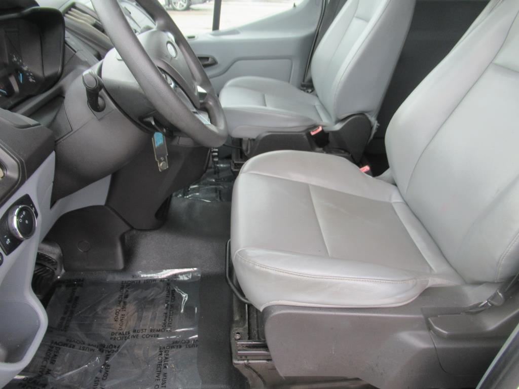 Vehicle image 16 of 29