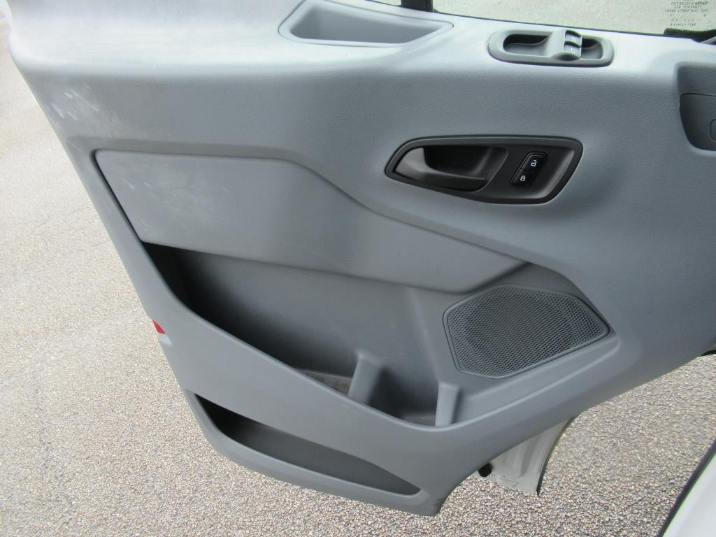 Vehicle image 23 of 29