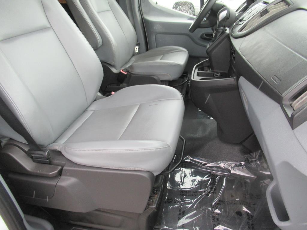 Vehicle image 10 of 29