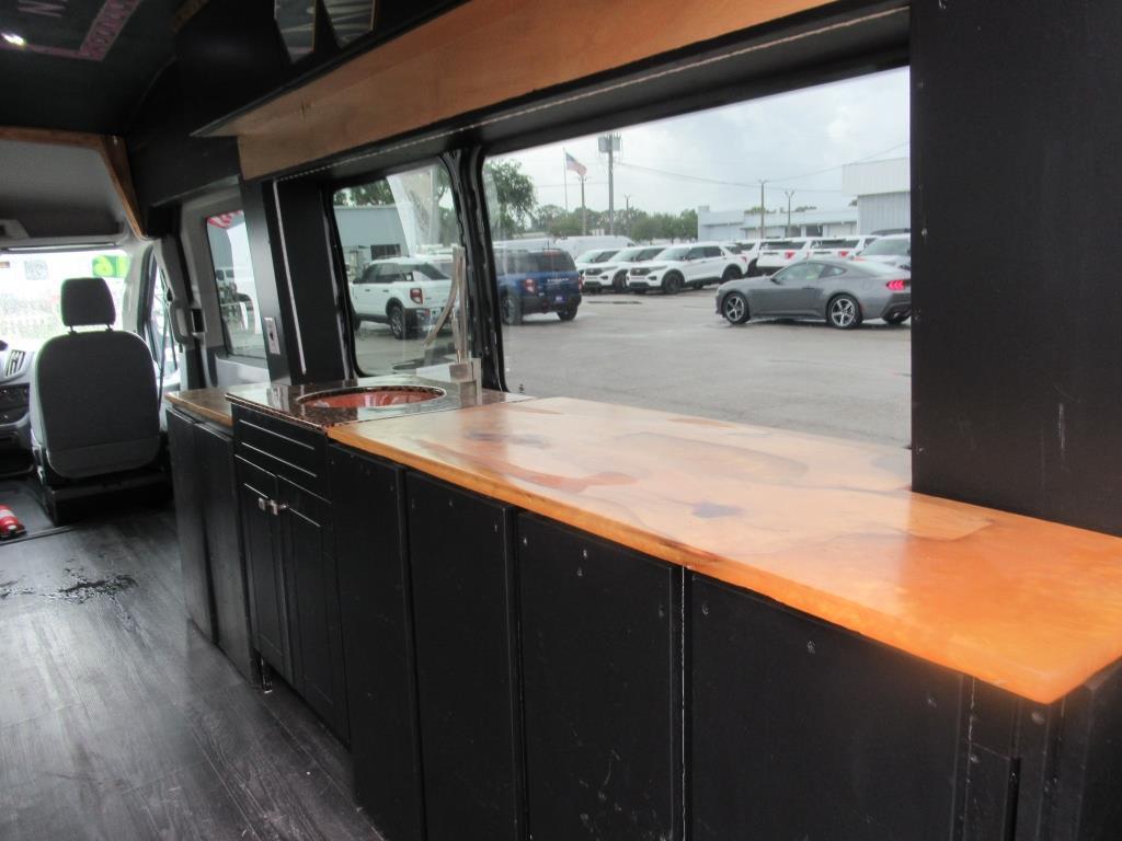 Vehicle image 27 of 29