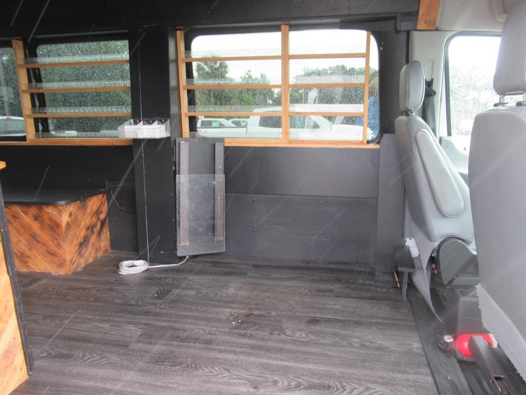 Vehicle image 25 of 29