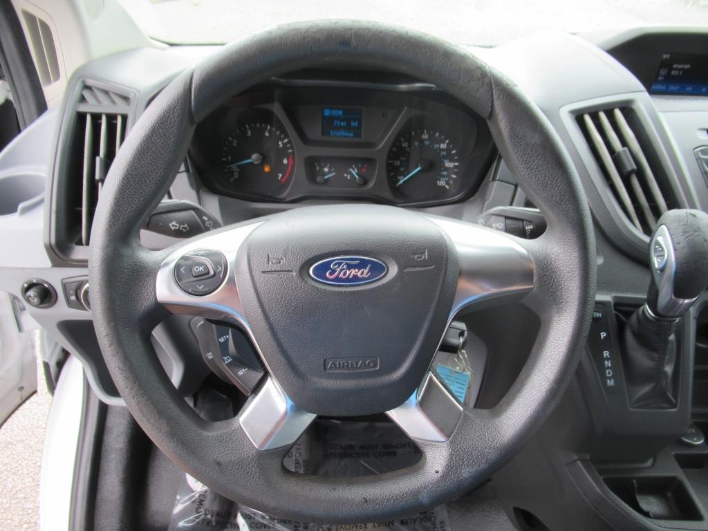Vehicle image 17 of 29
