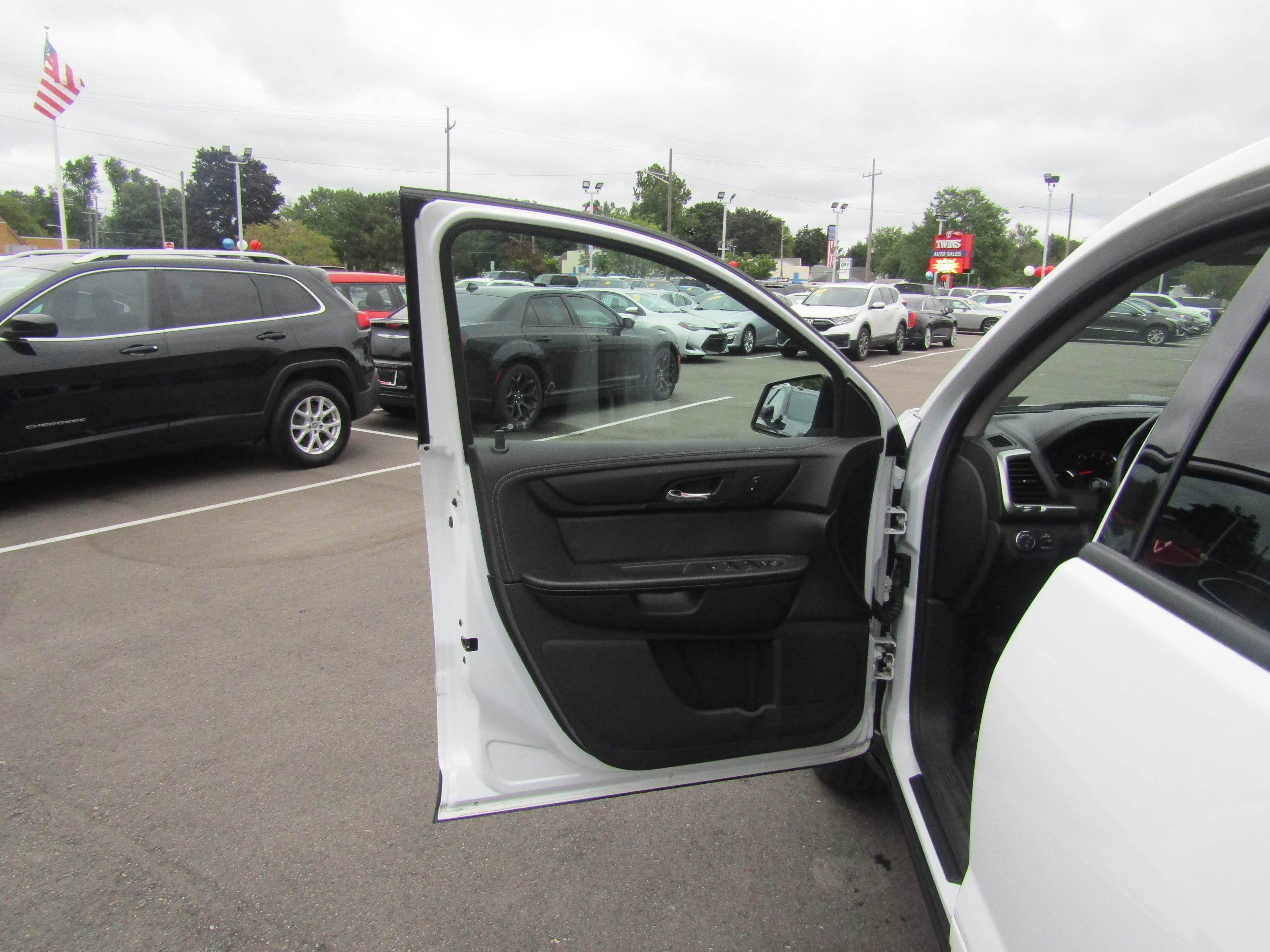 2016 GMC Acadia SLE Image 11 of 22