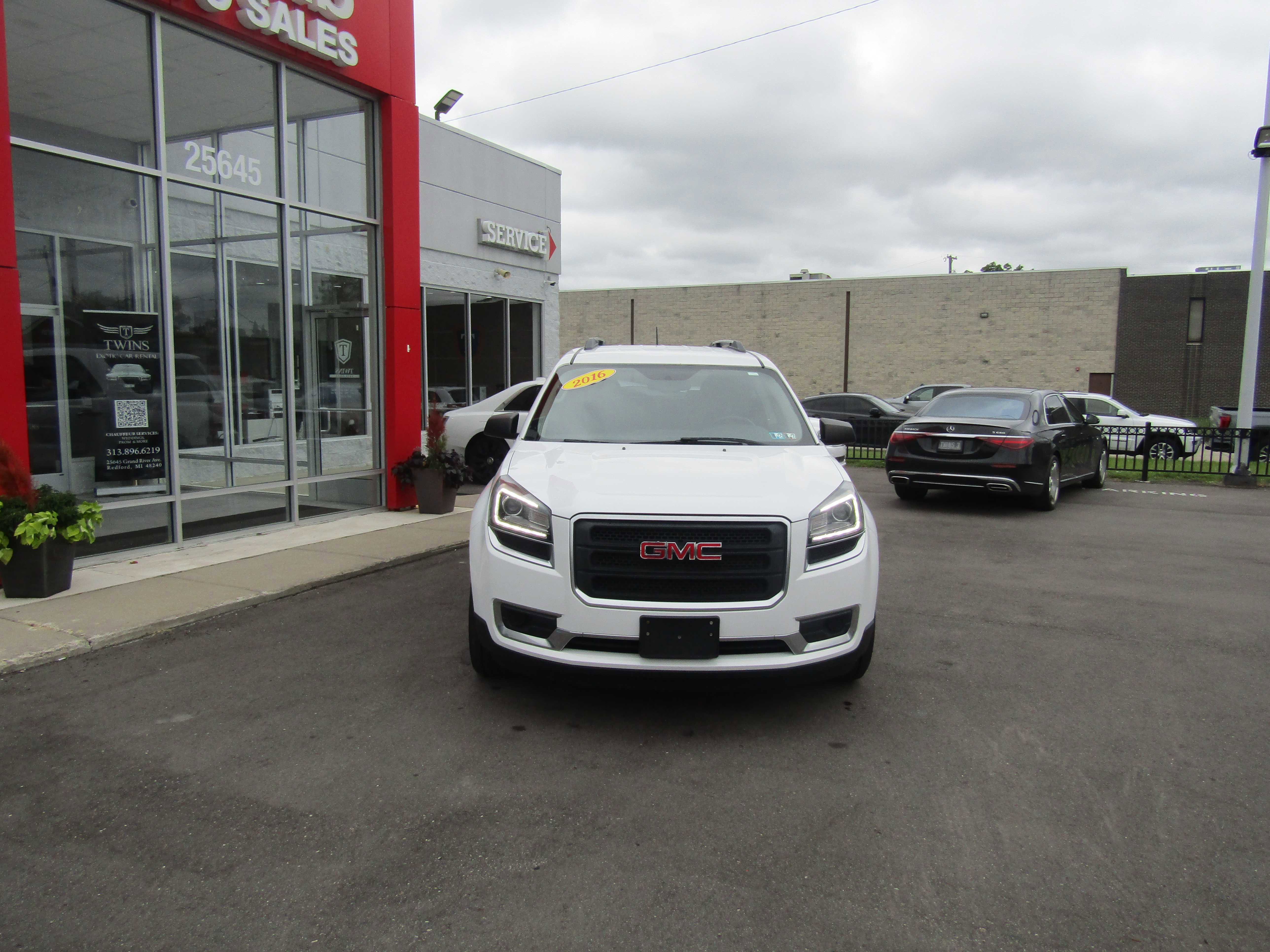 2016 GMC Acadia SLE Image 3 of 22