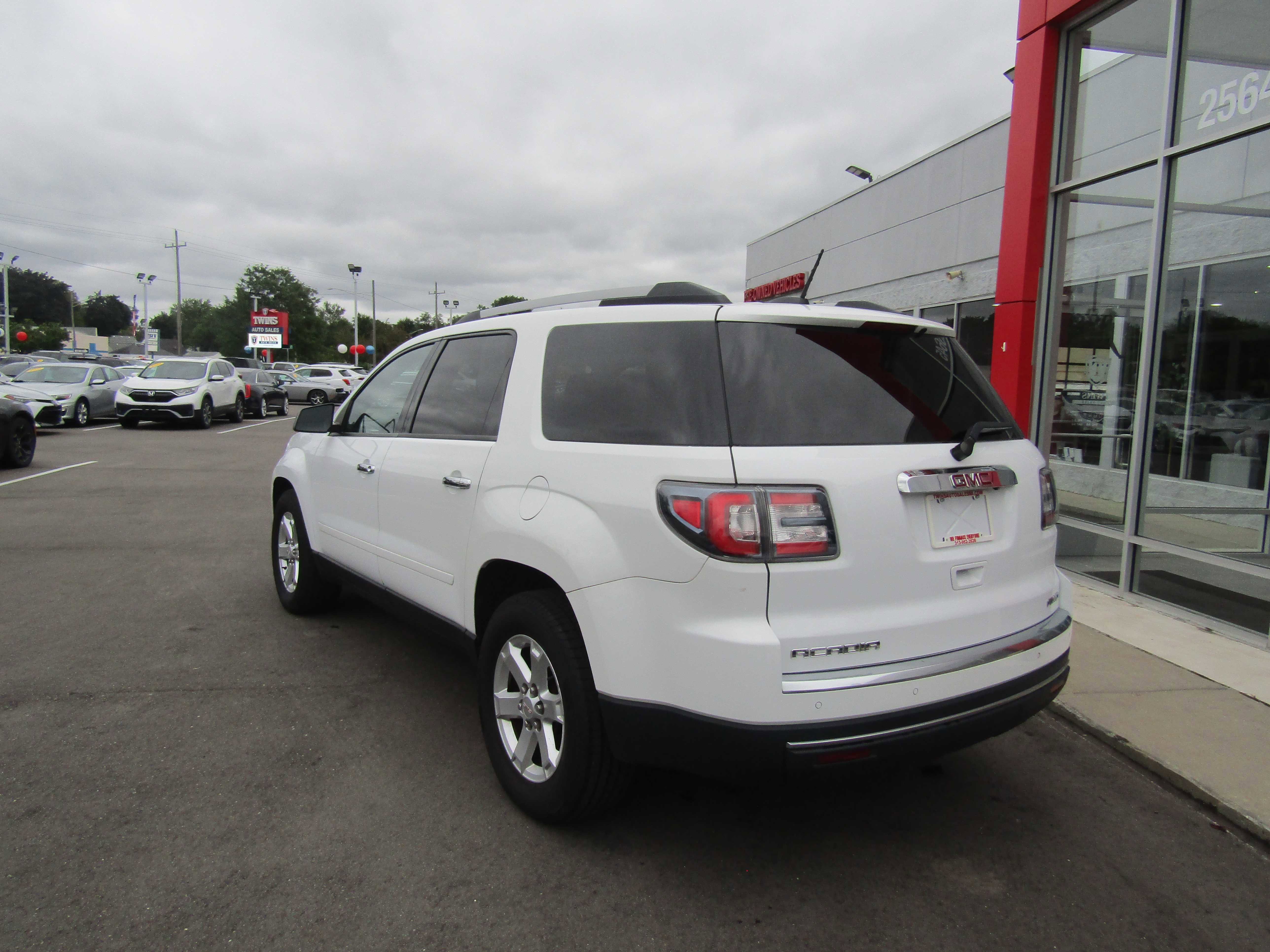 2016 GMC Acadia SLE Image 5 of 22