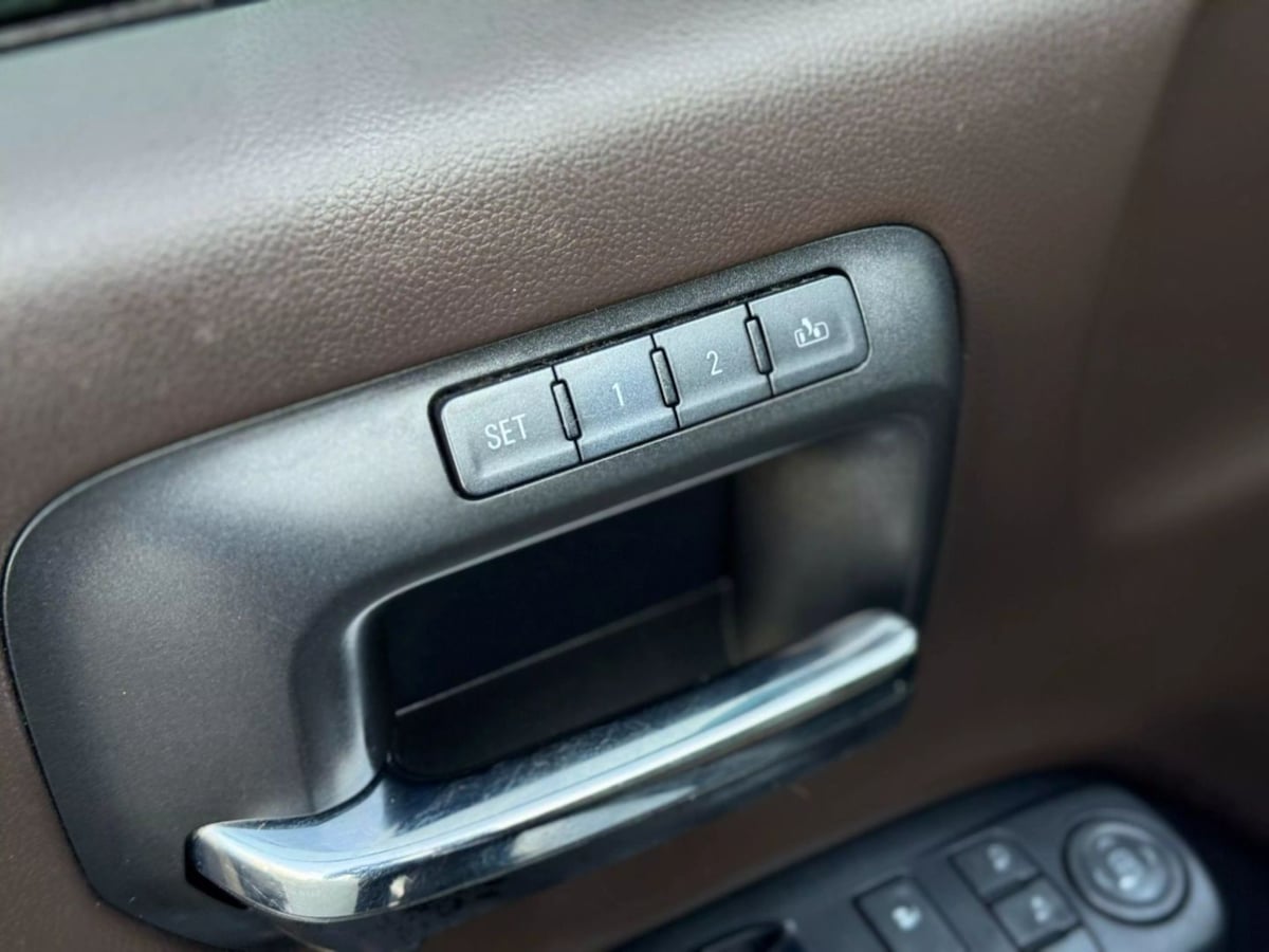 Vehicle image 35 of 49