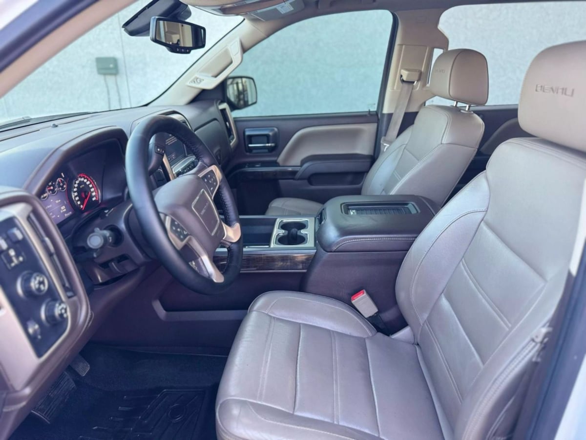 Vehicle image 21 of 49