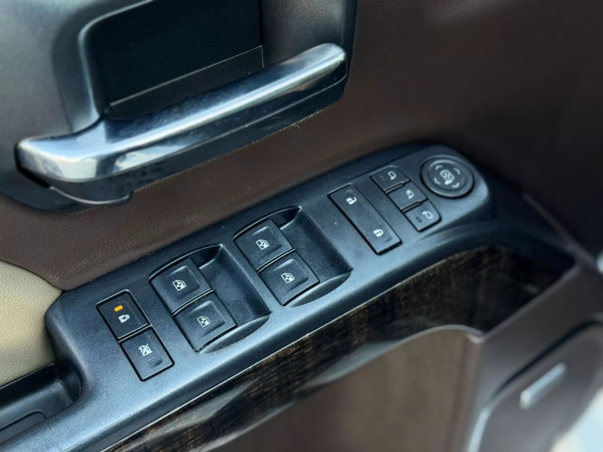 Vehicle image 34 of 49