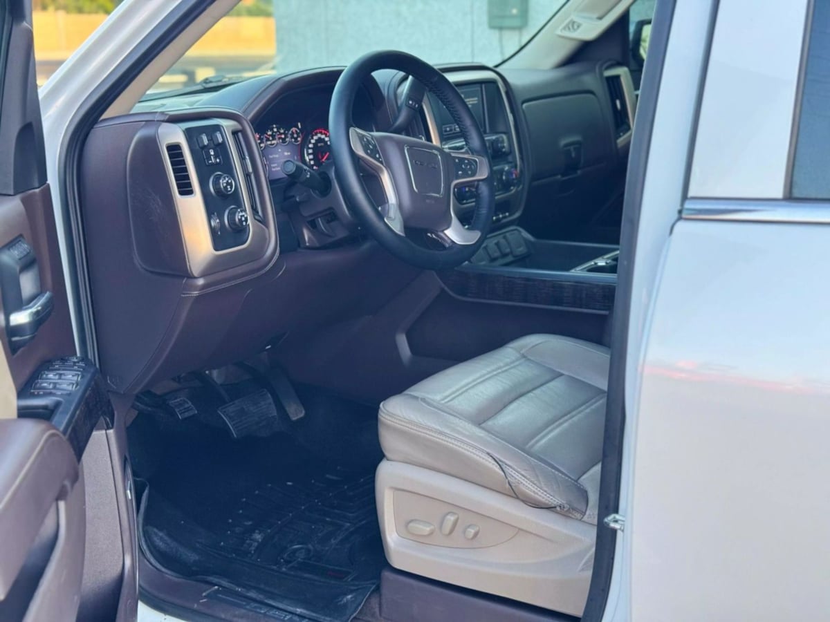 Vehicle image 19 of 49
