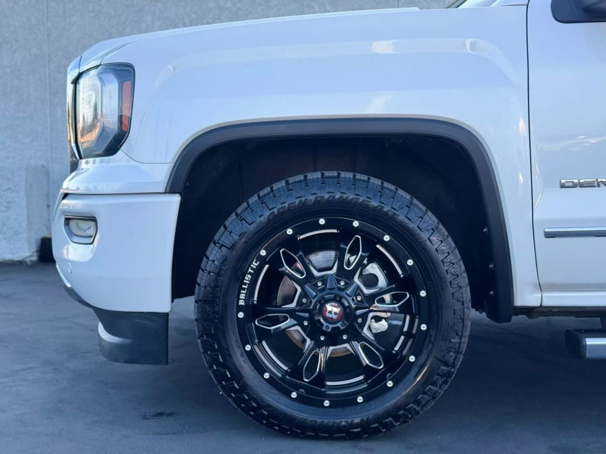 Vehicle image 10 of 49