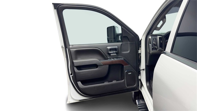 2016 GMC Sierra 2500HD SLT Image 16 of 34