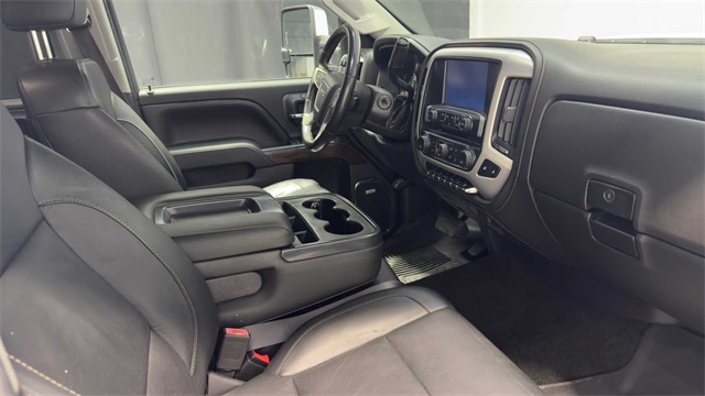 2016 GMC Sierra 2500HD SLT Image 13 of 34