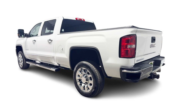 2016 GMC Sierra 2500HD SLT Image 6 of 34