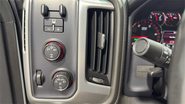 2016 GMC Sierra 2500HD SLT Image 32 of 34