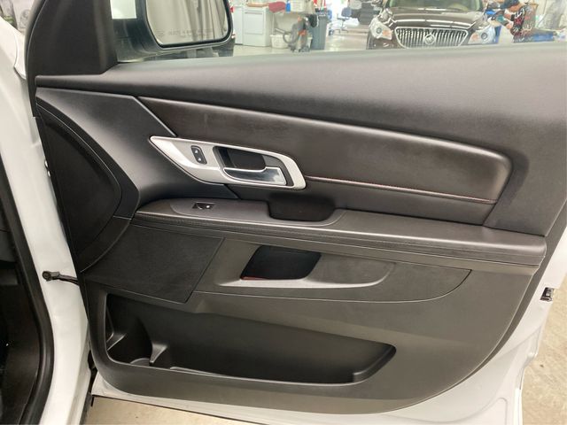 Vehicle image 23 of 27
