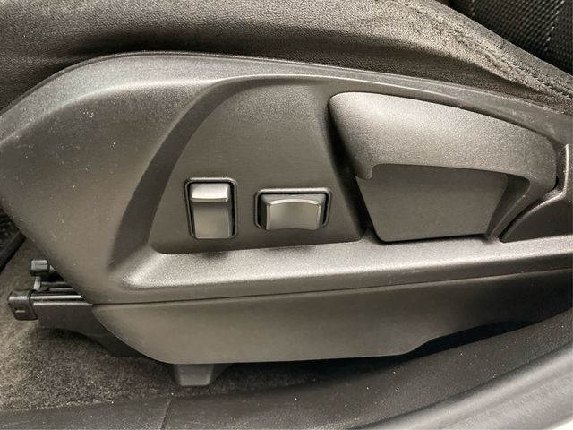 Vehicle image 24 of 27