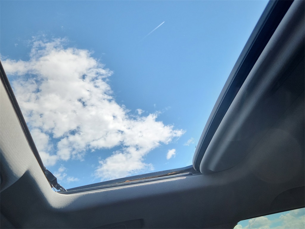 Vehicle image 28 of 29
