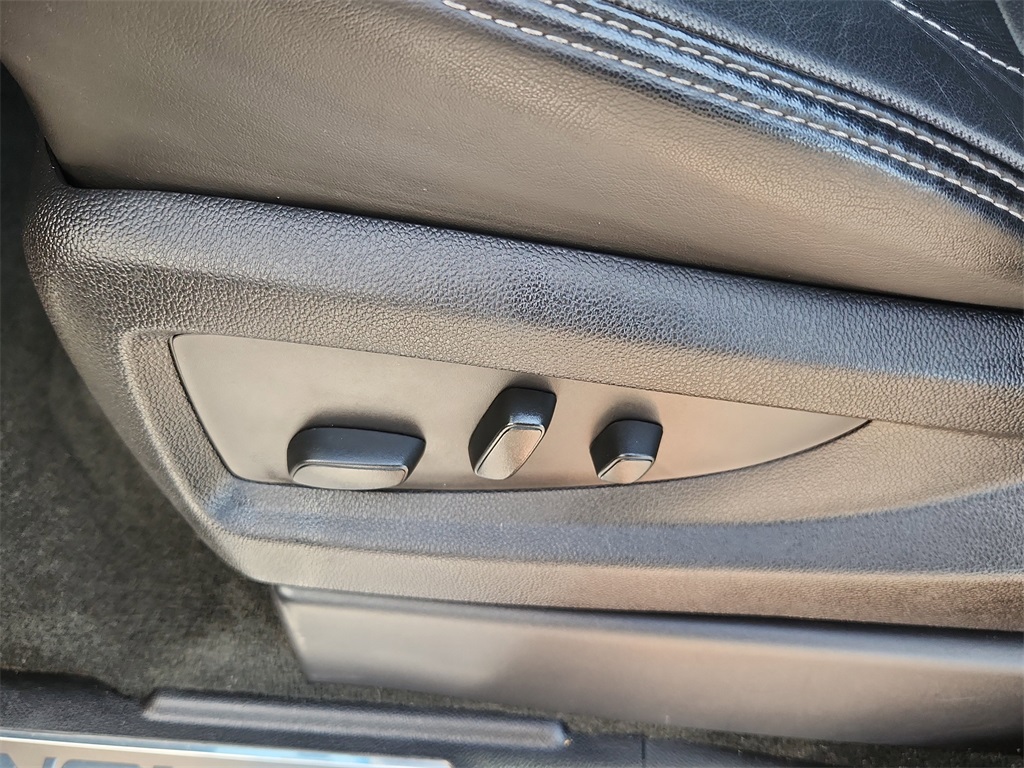 Vehicle image 8 of 29