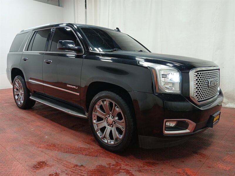 2016 GMC Yukon Denali Image 3 of 30