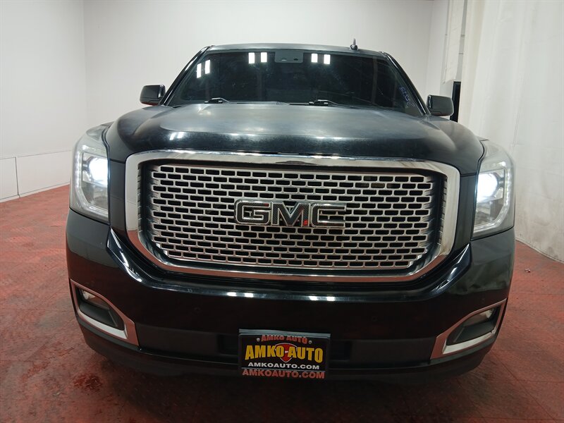 2016 GMC Yukon Denali Image 2 of 30