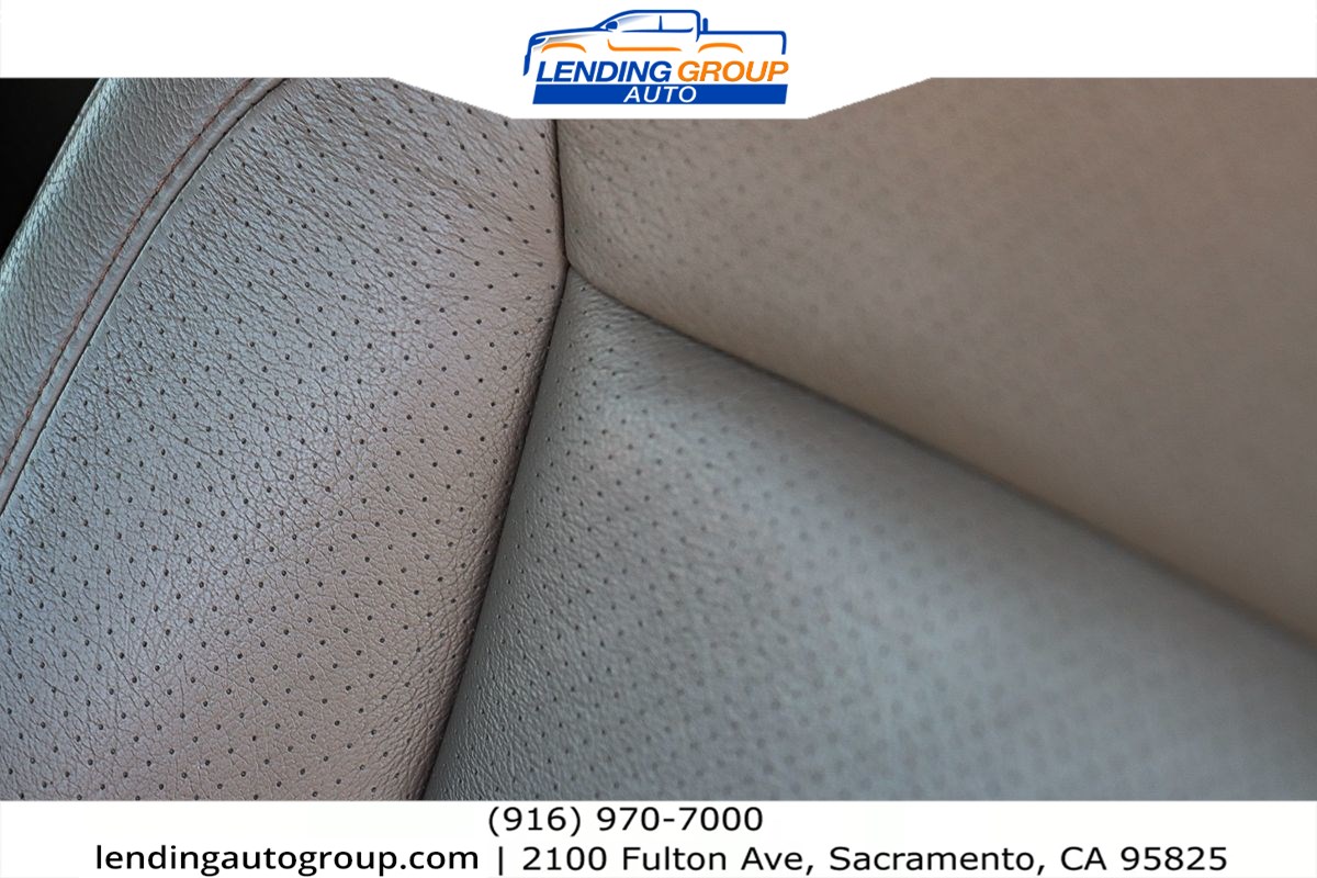Vehicle image 18 of 25