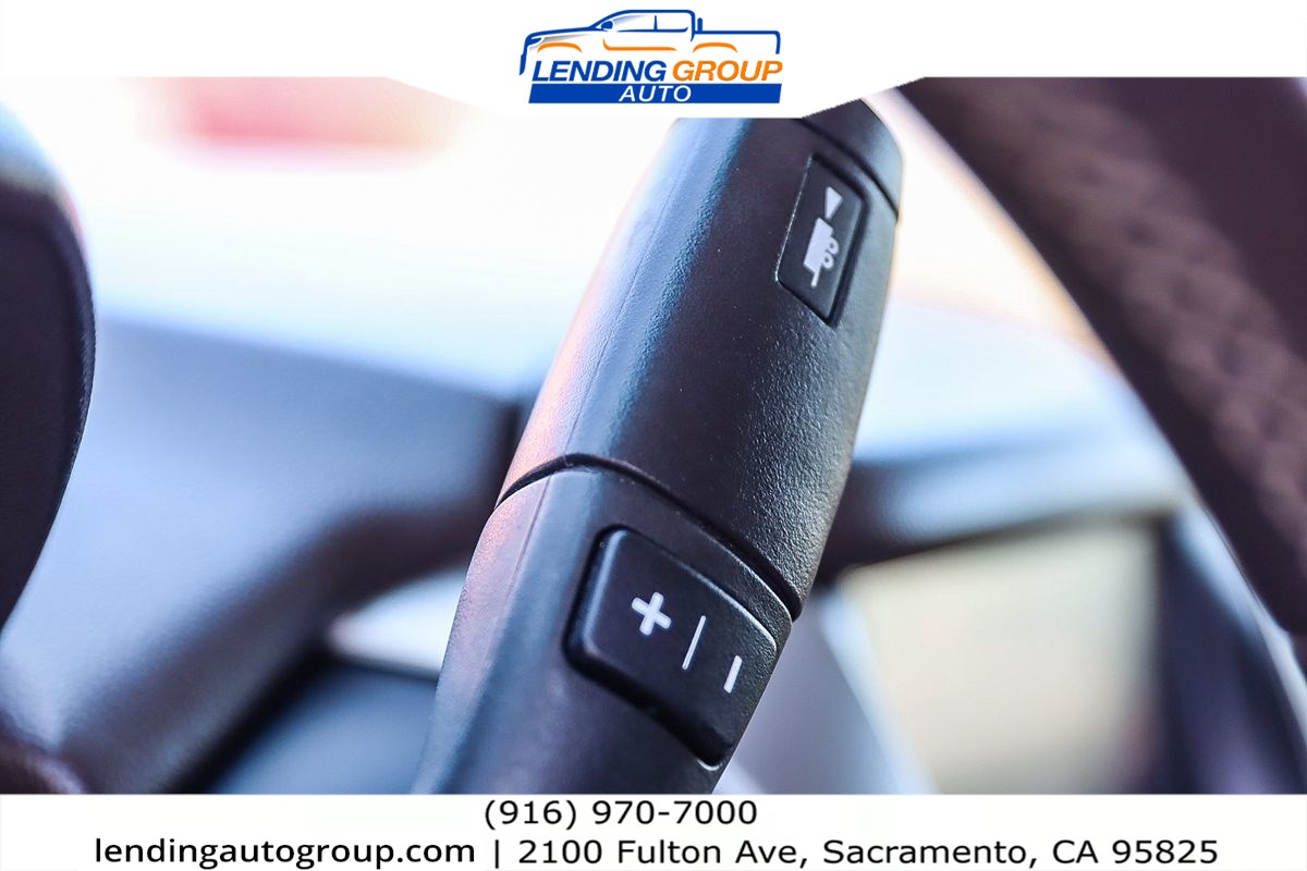 Vehicle image 21 of 25