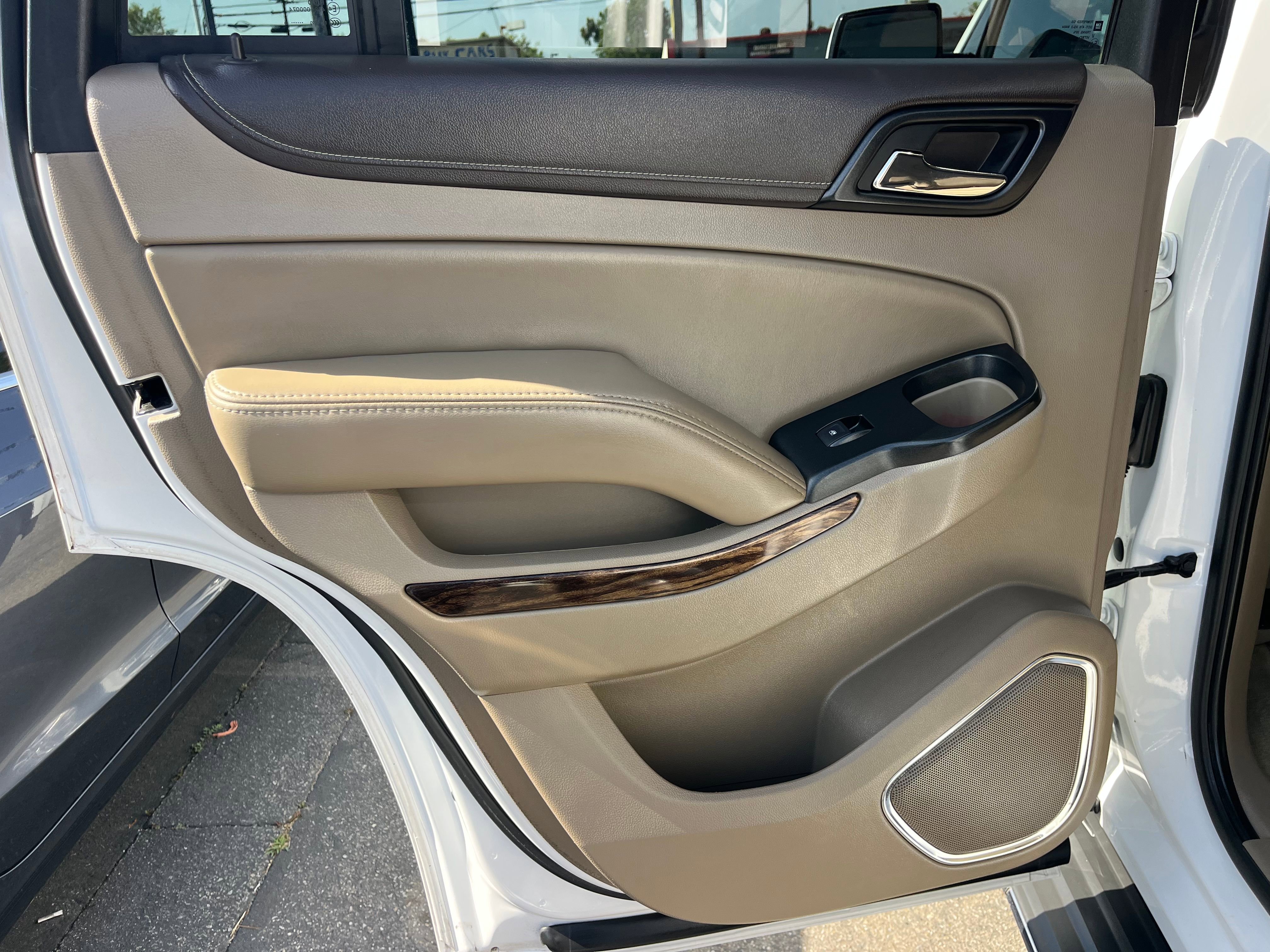 Vehicle image 27 of 71