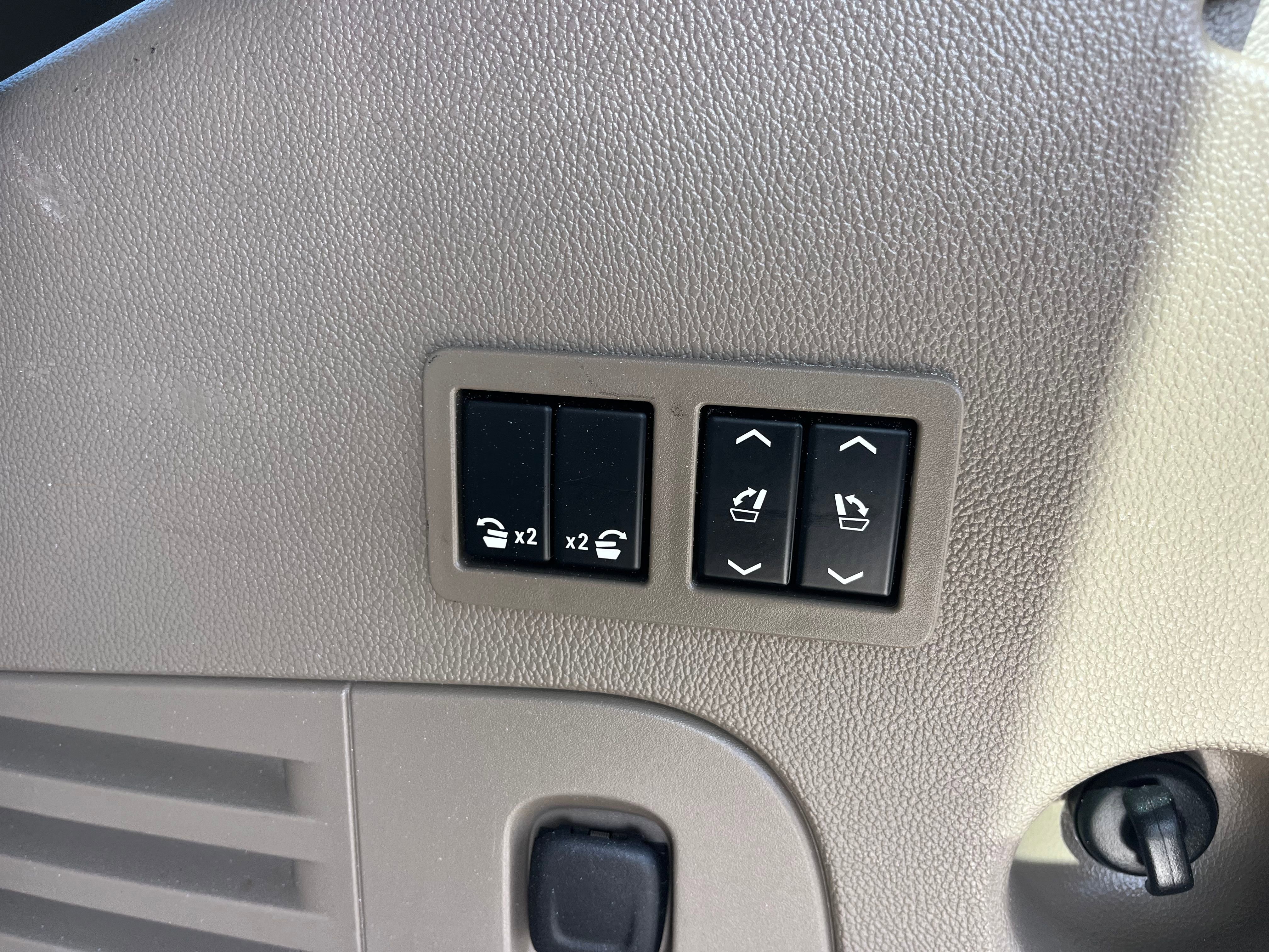 Vehicle image 25 of 71