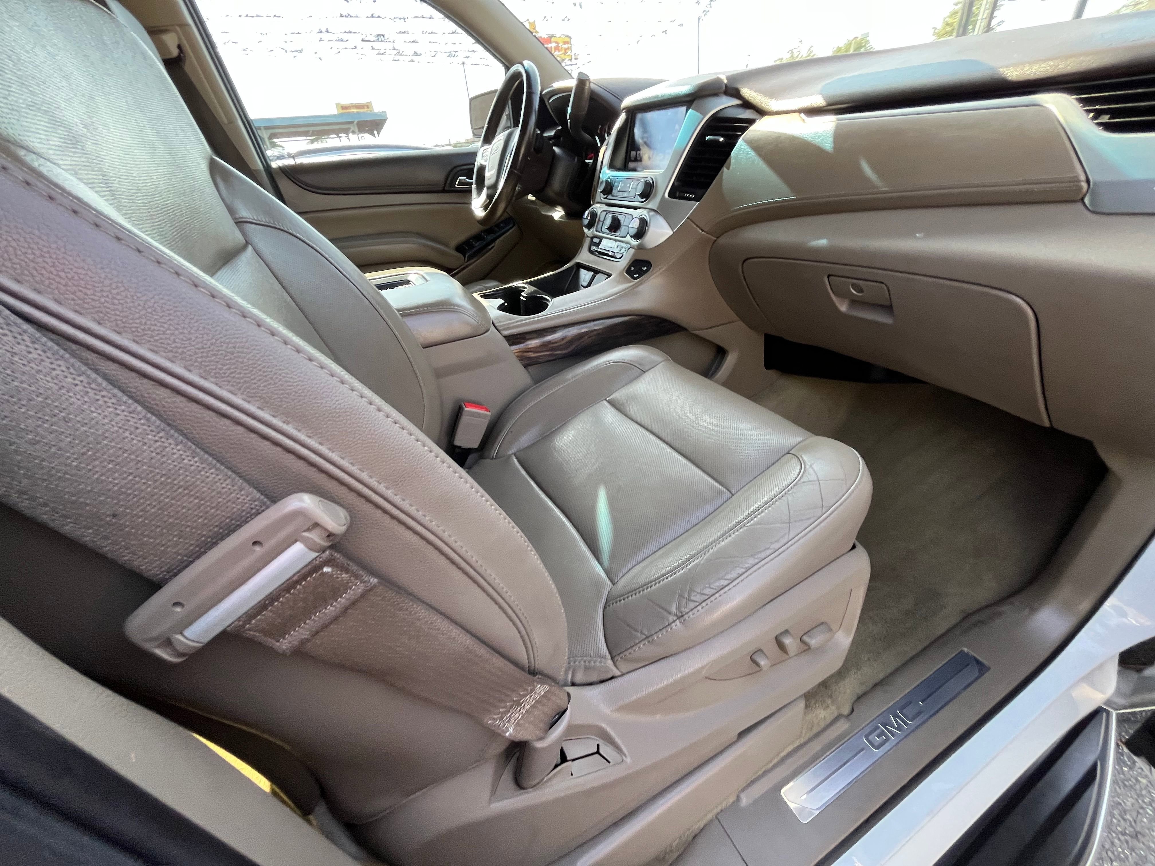 Vehicle image 34 of 71