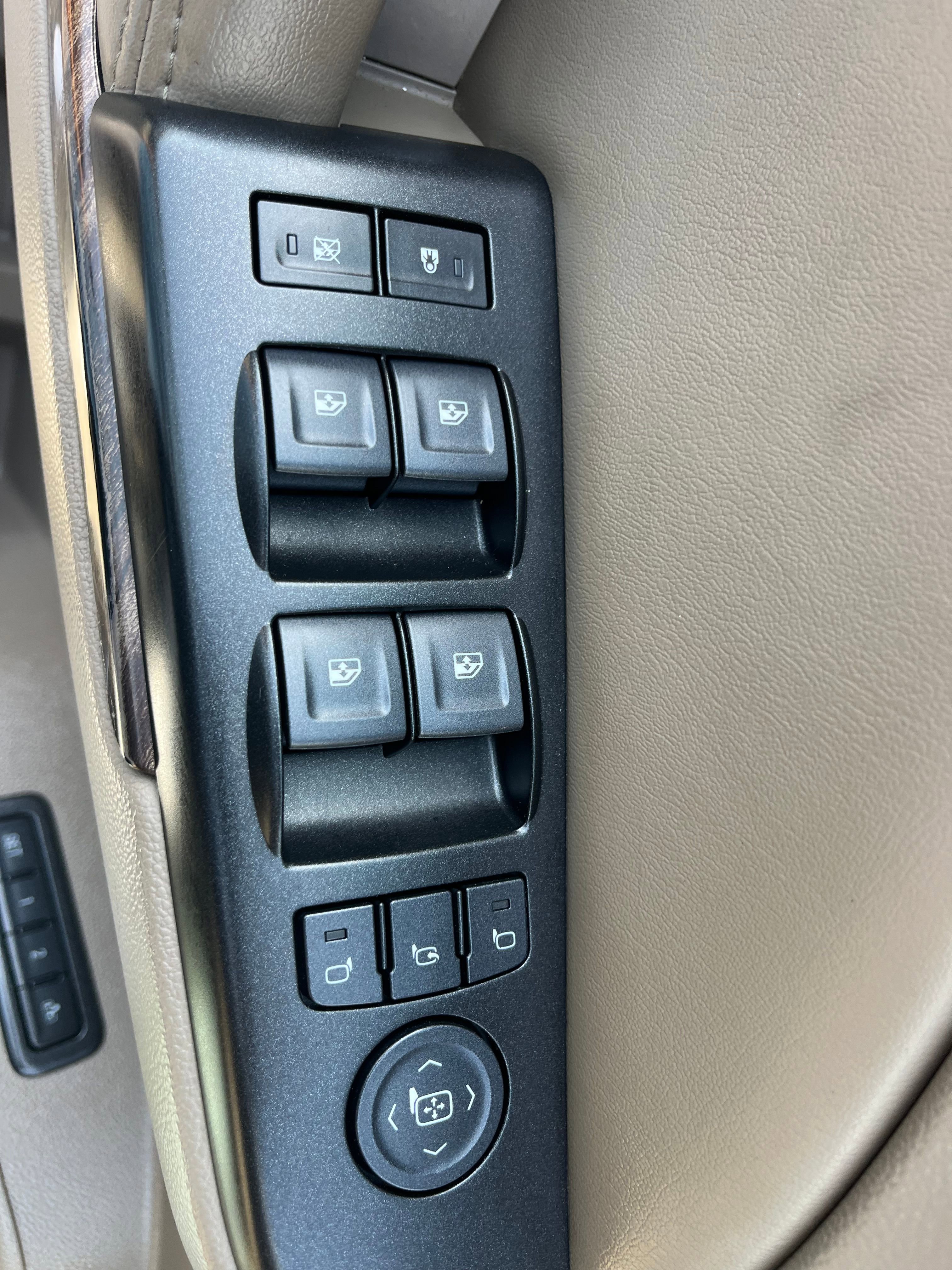 Vehicle image 28 of 71