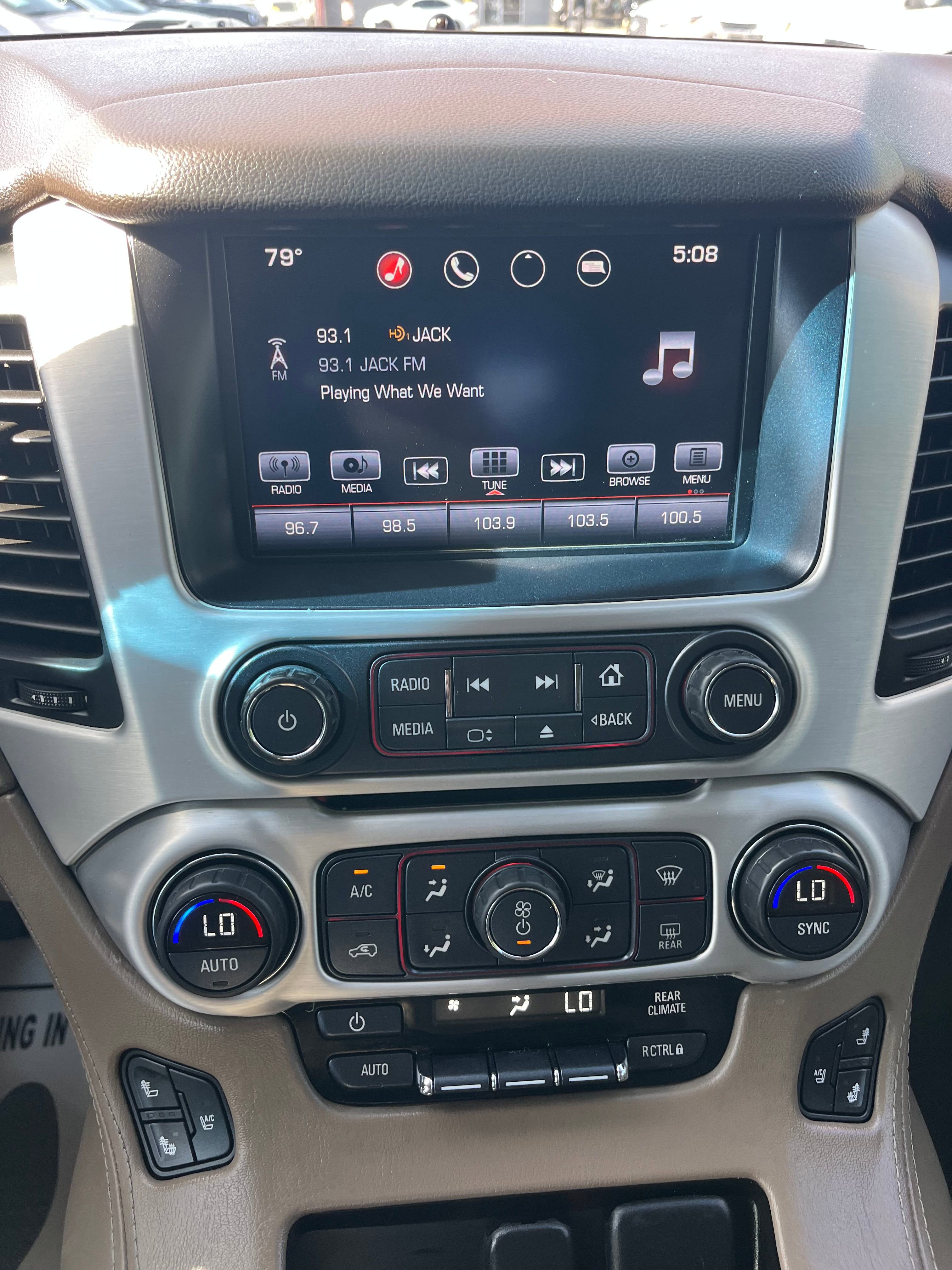 Vehicle image 32 of 71