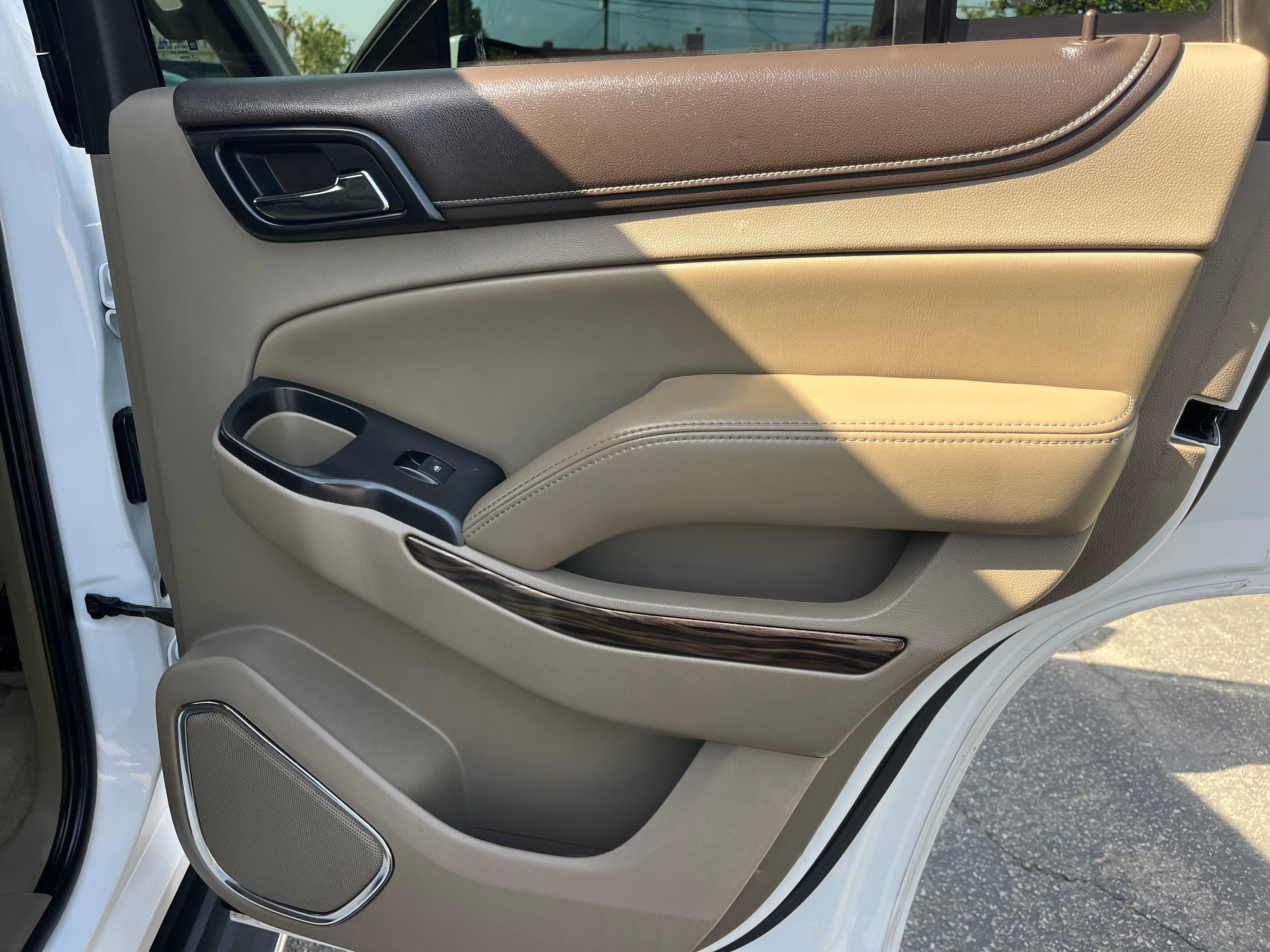 Vehicle image 44 of 71