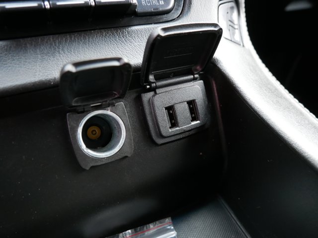 Vehicle image 35 of 42