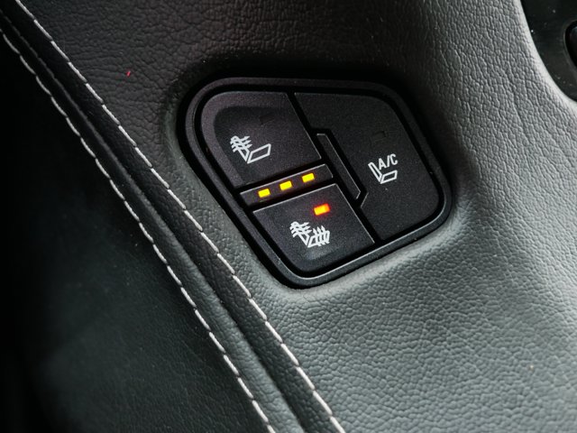 Vehicle image 33 of 42