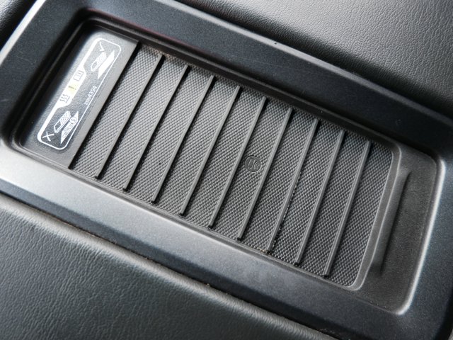 Vehicle image 36 of 42