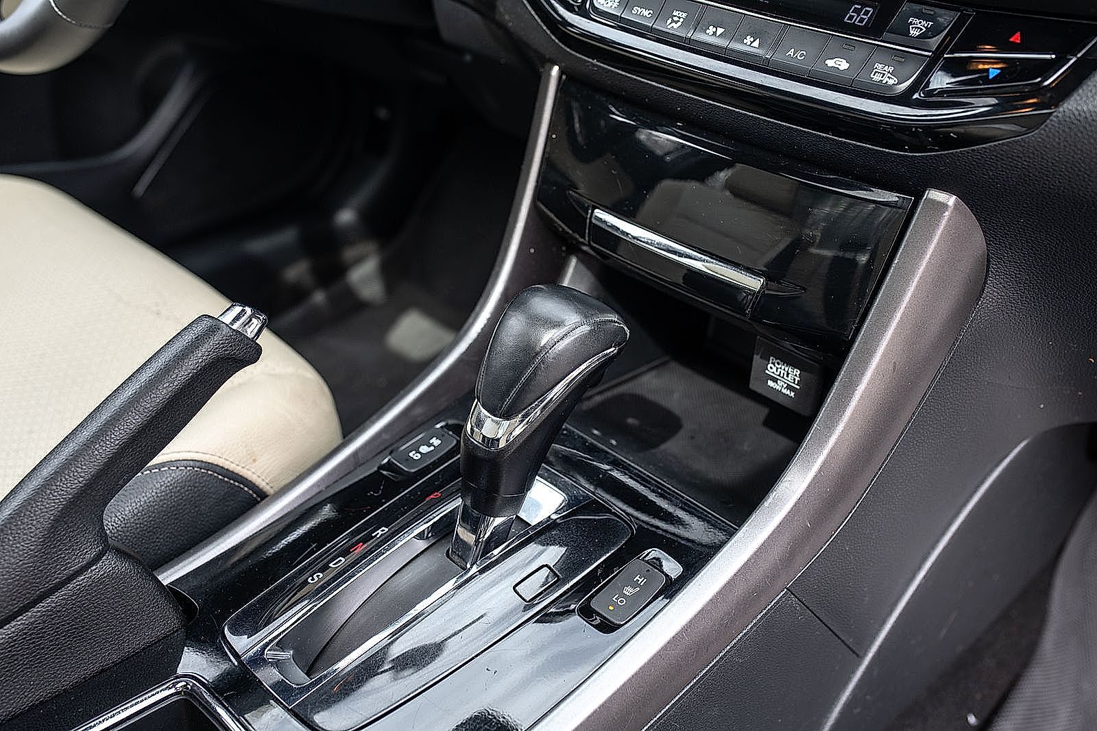 Vehicle image 27 of 28